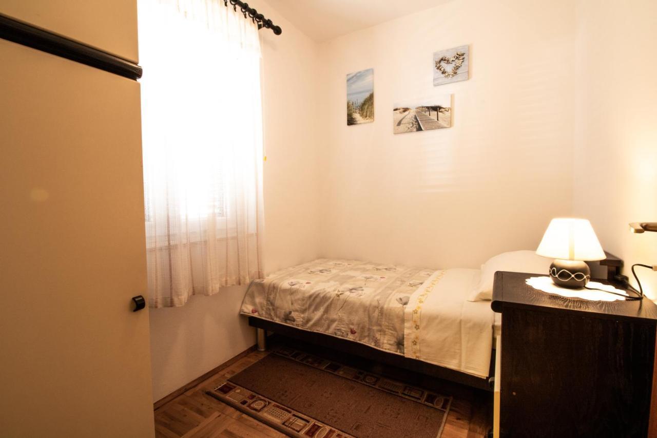 Apartment Mario With Terrace And Sea View Baska  Luaran gambar