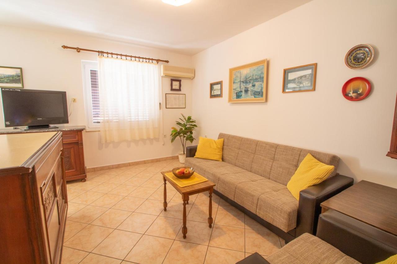 Apartment Mario With Terrace And Sea View Baska  Luaran gambar