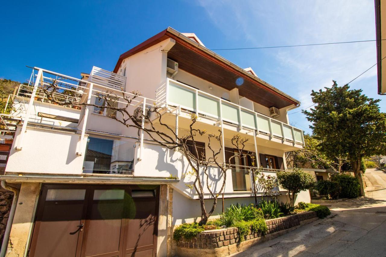 Apartment Mario With Terrace And Sea View Baska  Luaran gambar